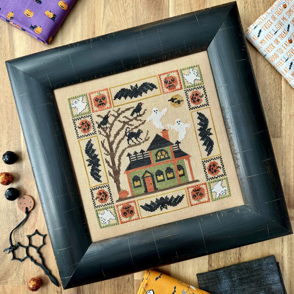 BlueRibbonXS's tweet photo. Halloween spotlight on “Six Bats and a Black Cat”…this merry, not scary Halloween design contains charting in color and black &amp; white, stitching instructions and stitch diagrams…

Paper Pattern: https://t.co/MzSsFw6HlE

Digital Pattern: https://t.co/YZMrVTBKIG https://t.co/duXXu5CnLm