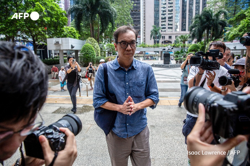 #BREAKING: Chung Pui-kuen, a former top editor at the now-shuttered Hong Kong media outlet Stand News, was sentenced to 21 months in jail after being convicted of publishing "seditious" articles.

The court will soon sentence co-defendant Patrick Lam. More to follow.🧵