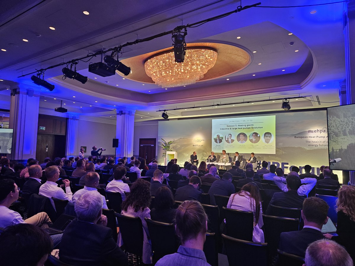 helloheatpumps's tweet image. Will all factories use large heat pumps one day?

Will our future cities be kept warm or cool that way?

Large heat pumps have HUGE potential, but how to tap it?

At Heat Pump Forum 2024 now with @mckinsey  @EuroheatPower @jfi1963 @energy4europe
@RegAssistProj #heatright #hpforum