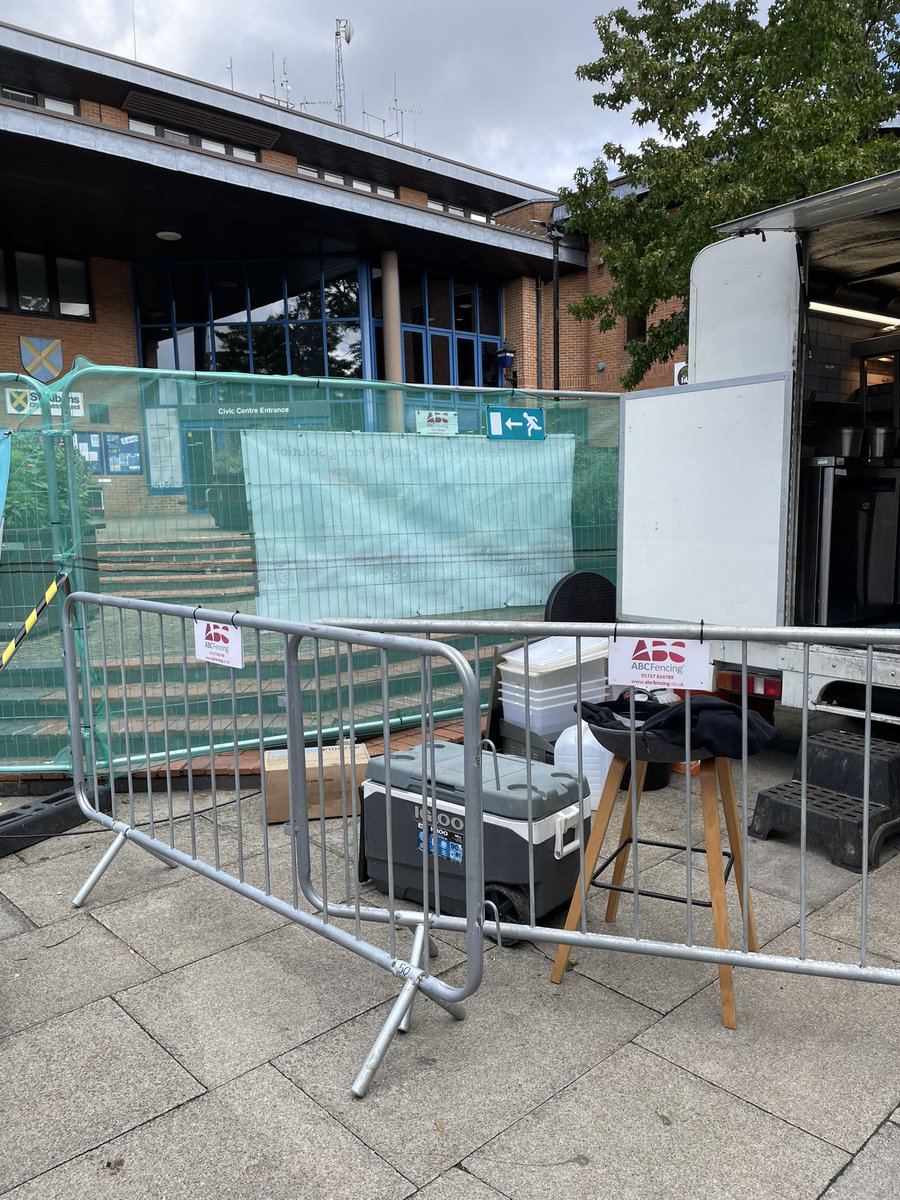 ABCFencingLtd's tweet photo. Did you know the  St Albans Beer and Cider Festival, has started today and is running until Saturday https://t.co/GGxpEv4v2Z Fencing proudly provided the #temporary #fencing and crowded control barriers for the event held at @albanarena @StAlbansCouncil for a safe environment! 🍻 https://t.co/okhby54Vx6