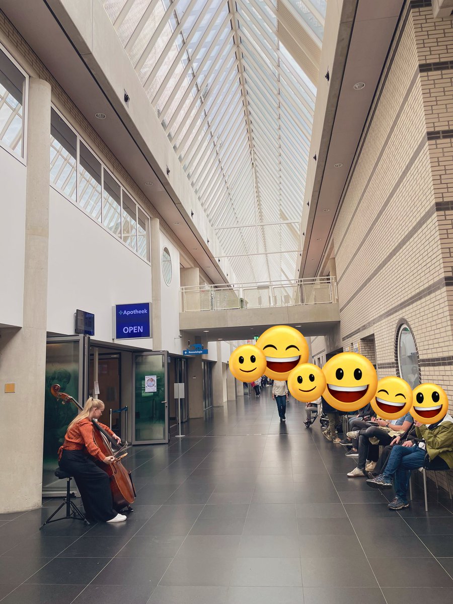 Mooi moment in de lichtstraat, muzikaal vermaak in de apotheek wachtkamer van het @olvg