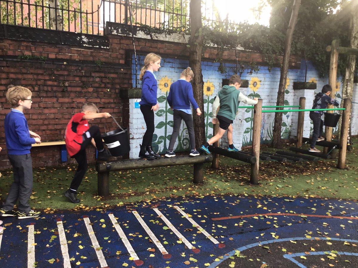 ClaphamTerrace1's tweet photo. Year 4 had a challenge in Commando Joe’s. We had to travel with our food and water and then get it across a zip line to safety because some nearby tribespeople were coming to cause some mischief. #commandojoes #teamwork https://t.co/Zg3XNIp4TF