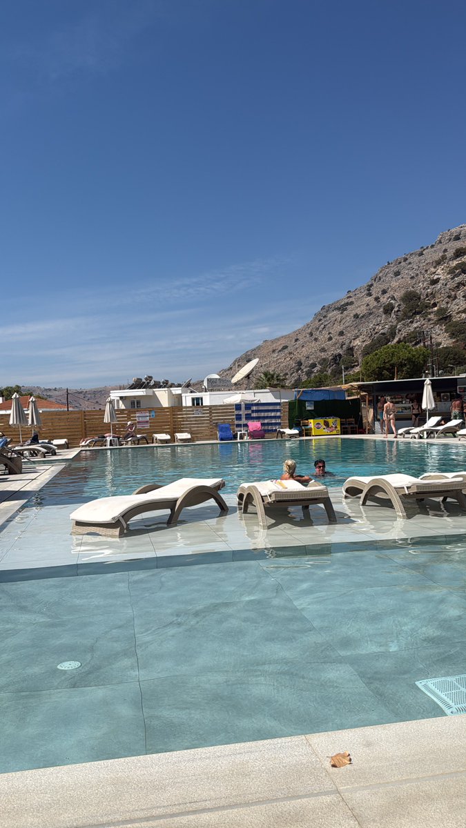 Friendsofpefkos's tweet image. Having a nice relaxing day at pals