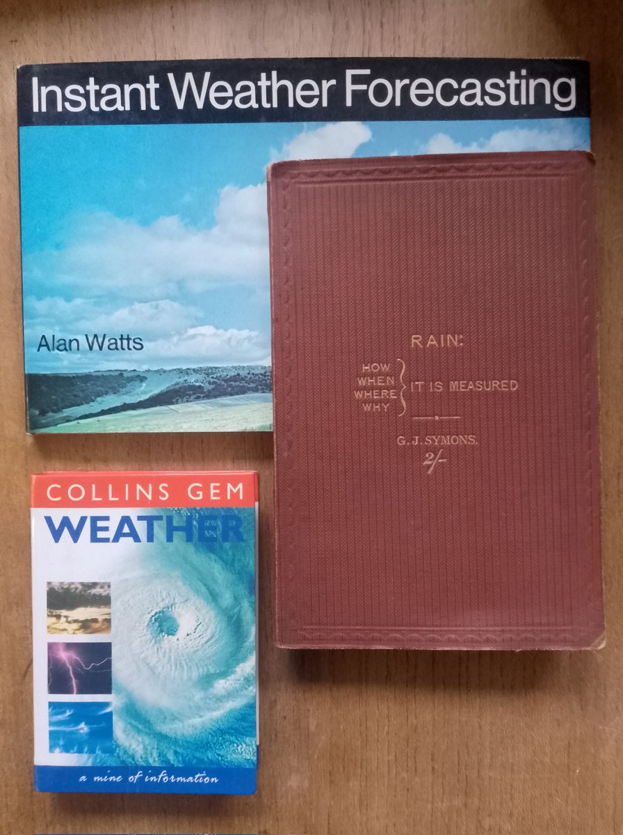 amblongusbooks's tweet image. The weather is grim outside but it's dry, warm and cosy in the bookshop. 50p books are inside.
#rainraingoaway
#secondhandbooks