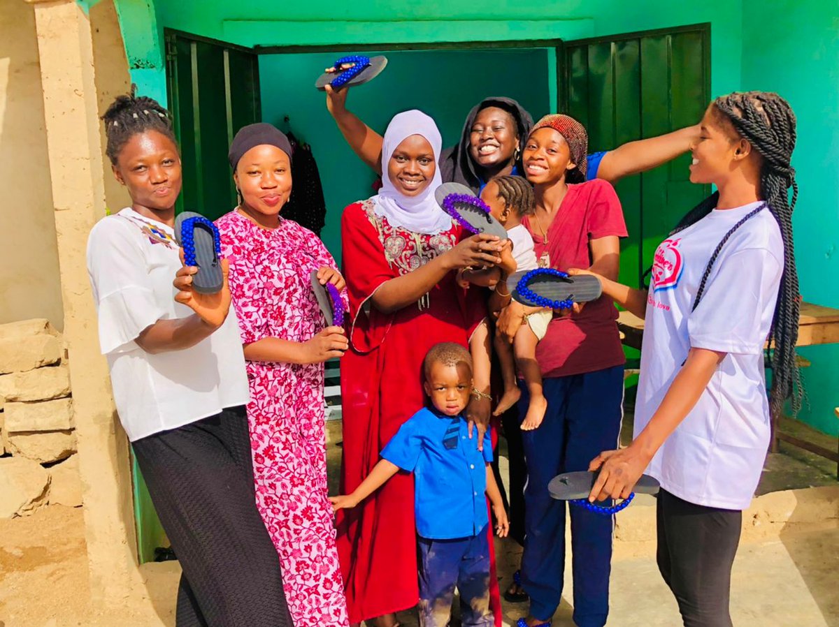 tey_power's tweet photo. Today, our Spotlight is on @AcheworonBawa our Ghanaian mentee She is an entrepreneur in bead making and trains youths in her skills, trained over 40 teenage mothers, school dropouts, and unemployed youth in the Upper West Region. Through her foundation, the Acheworon Foundation, https://t.co/sIAAhQgyrn