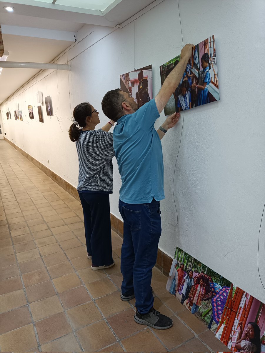 fasfi_'s tweet photo. ¡Ya está todo listo! Mañana inauguramos la exposición Bangladesh: la dignidad de un pueblo en la Casa de Cultura del Ayuntamiento de San Adrián, Navarra. A las 18 h tendremos una mesa redonda y, después, la autora, Marta Ezquerro, hará una visita guiada. 

¡Os esperamos! https://t.co/eEQ3x5OLqU