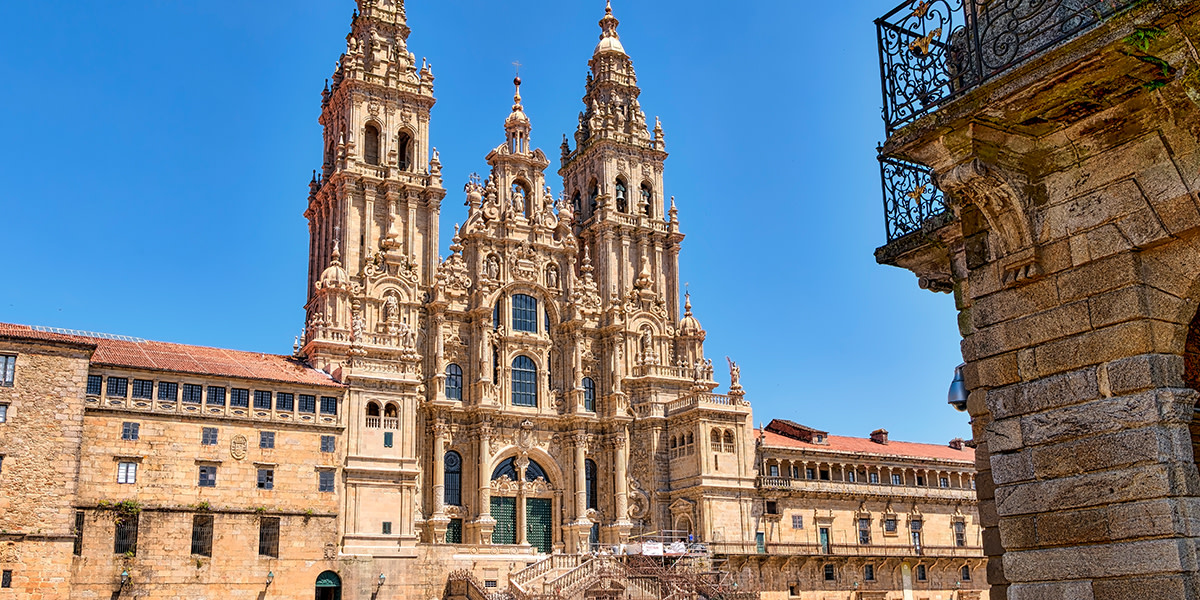 SpainInIsrael's tweet image. What's your favourite square in Spain? 🧡⬇️

#PrazadoObradoiro in #SantiagodeCompostela, #PlazaMayor in #Trujillo and #PlazaAlfonsoIIelCasto in #Oviedo are some of the most visited squares in our country! 🥰

👉 bit.ly/3NPnmaV

#VisitSpain #SpainCulturalHeritage