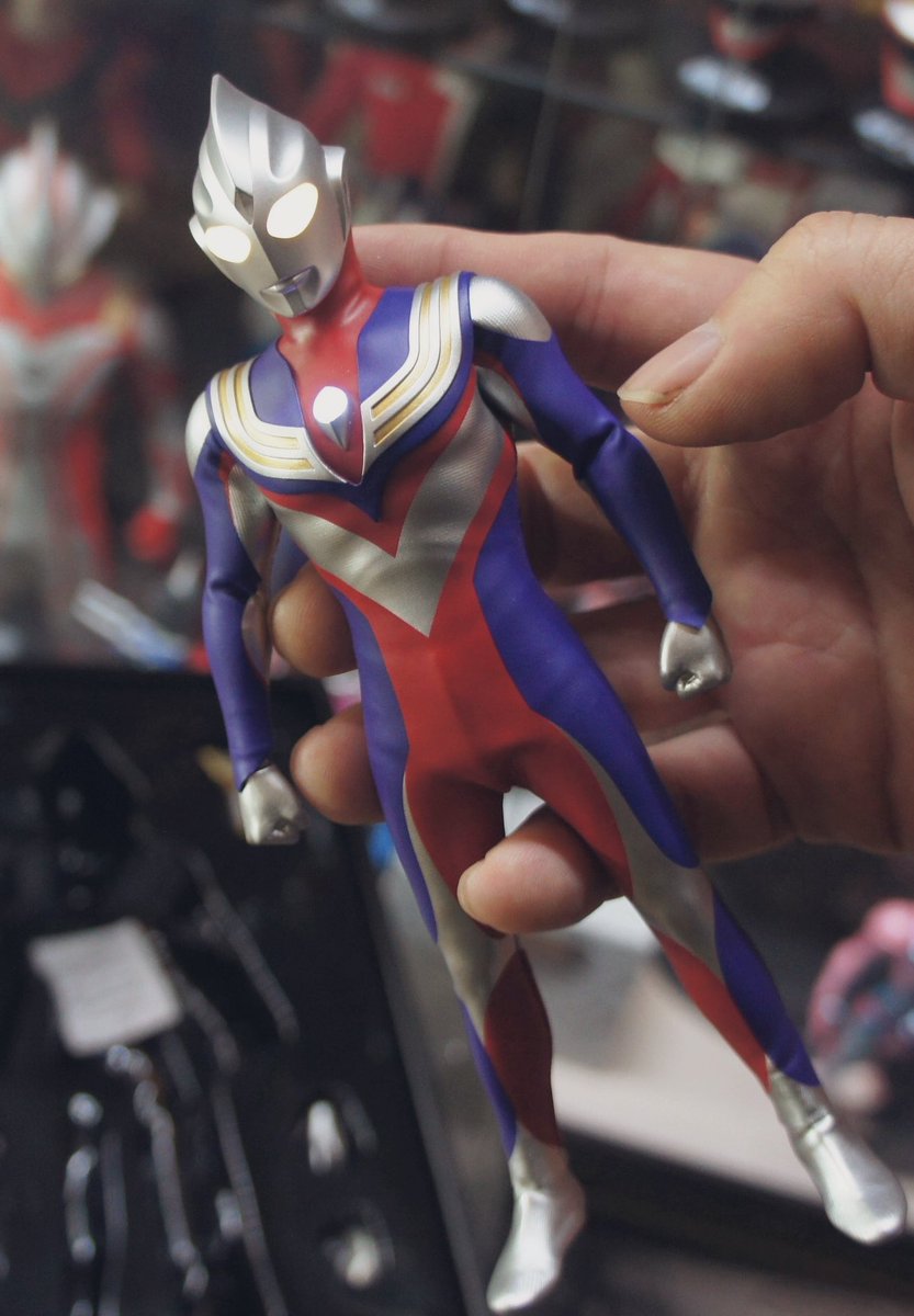 bigmac_co's tweet image. ウルトラマンガイア到着

スーツ生地のフィット感
自然にできる皺、発光ギミック、
もう手の中にウルトラマンが居る
TDG3人揃って感無量😂
ありがとうアルファマックス✨

ウルトラ真骨彫も
もう光らないとダメだと思うよ
バンダイさんっ👀

#alphamax 
#ウルトラマンティガ
#ウルトラマンダイナ