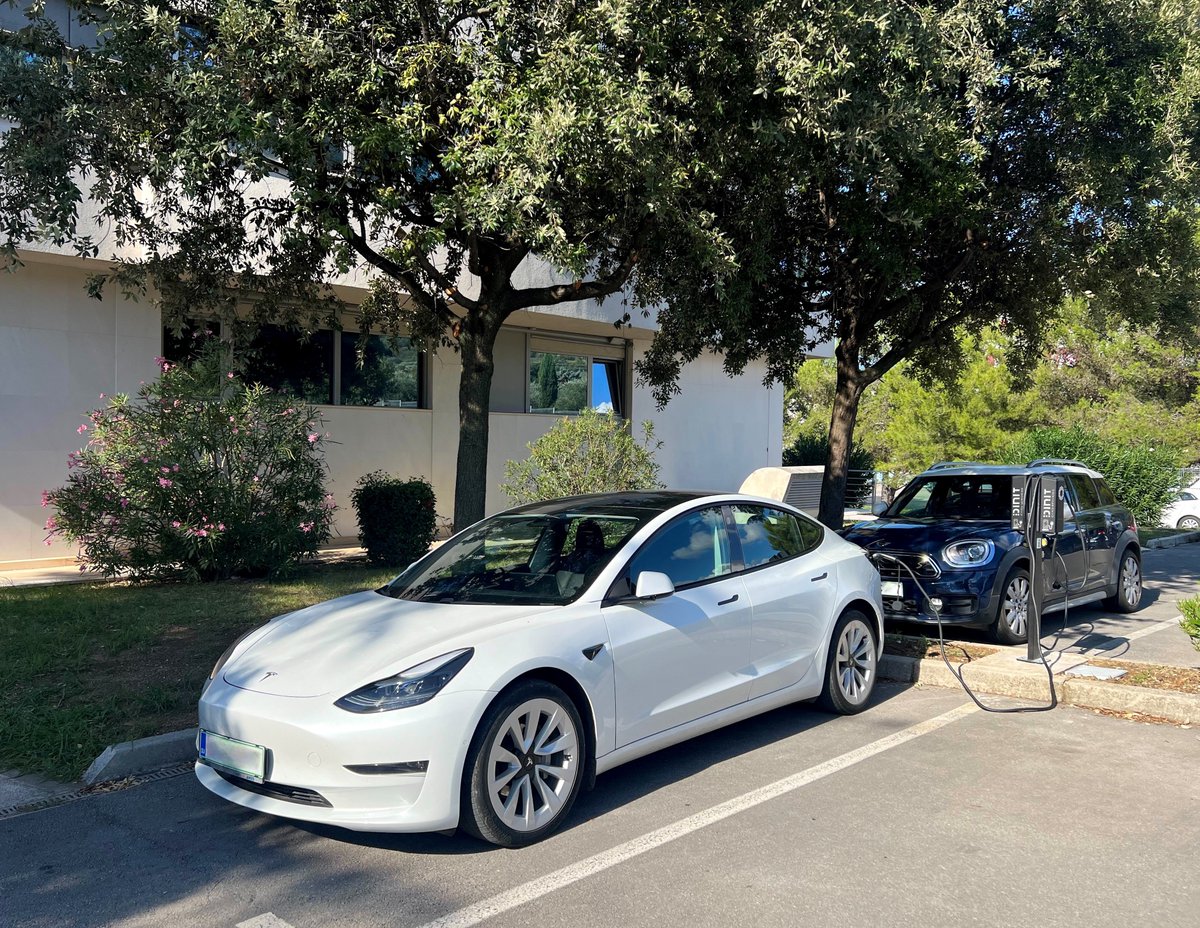 DINITCS's tweet photo. Dinit Card Services goes green for #EuropeanMobilityWeek! 🌍 From skateboards to solar-powered EV charging, we're rolling towards a sustainable future. Our team's creativity proves eco-friendly can be fun &amp; practical. #sustainability #solarenergy https://t.co/zelWAZWAGK
