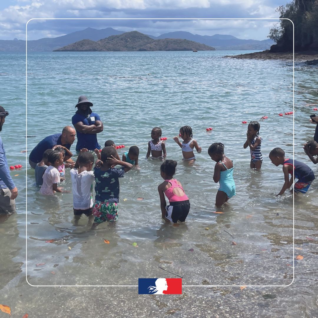 #Savoirnager 
Une quarantaine de professeurs des écoles de la circonscription de Petite Terre pilotée par l’inspecteur Dominique Haim ont été formés à l’enseignement du savoir nagersous l’impulsion de la conseillère pédagogique Flavie Leprévost