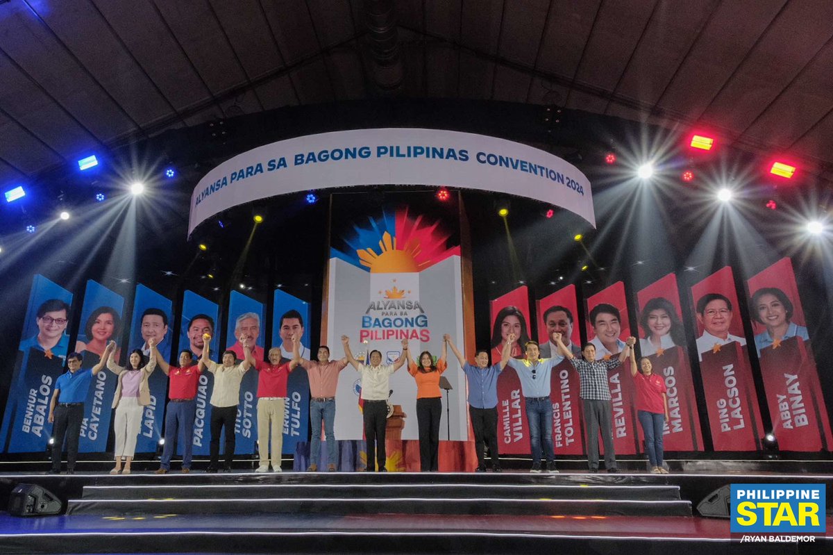 alasiye7e's tweet photo. A TALE OF TWO SENATORIAL SLATES.

'Yung isa inendorso ng admin, malaking budget, magarang venue, malaking LED screens, pero puro trapo at pol dynasty.

'Yung isa simple lang, sa people's park ang event, pero mga genuine na kinatawan ng mamamayan. #Makabayan2025 #TaumbayanSaSenado https://t.co/JyE7LlEuEm