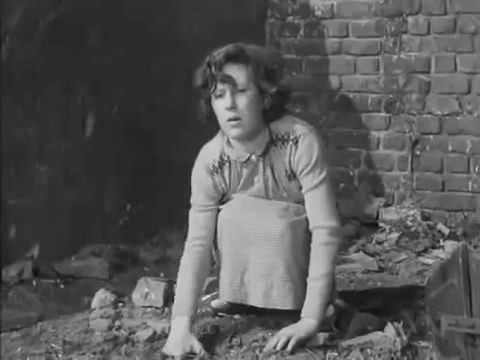 TalkingPicsTV's tweet photo. Our 🍵 'brew and biscuits' 🍪 matinee at 1:05pm INNOCENT SINNERS (1958) #TPTVsubtitles

📽️ British drama starring #JuneArcher #ChristopherHey #FloraRobson #DavidKossoff

Based on the 1955 novel 'An Episode of Sparrows' by Rumer Godden who also wrote 'Black Narcissus'. https://t.co/4jcf23fyyS