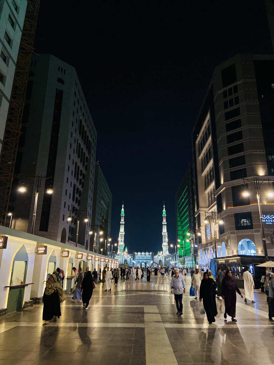 IamOyes's tweet photo. A year ago, i had a chance to experience the peace of Madina Shareef, Undoubtedly the most beautiful part of the world! 

ہم مدینے سے اللہ کیوں آگئے
قلبِ حیراں کی تسکیں وہیں رہ گئی
دل وہیں رہ گیا جاں وہیں رہ گئی
خم اُسی در پہ اپنی جبیں رہ گئی

#Madina https://t.co/XXOA8vZqZc