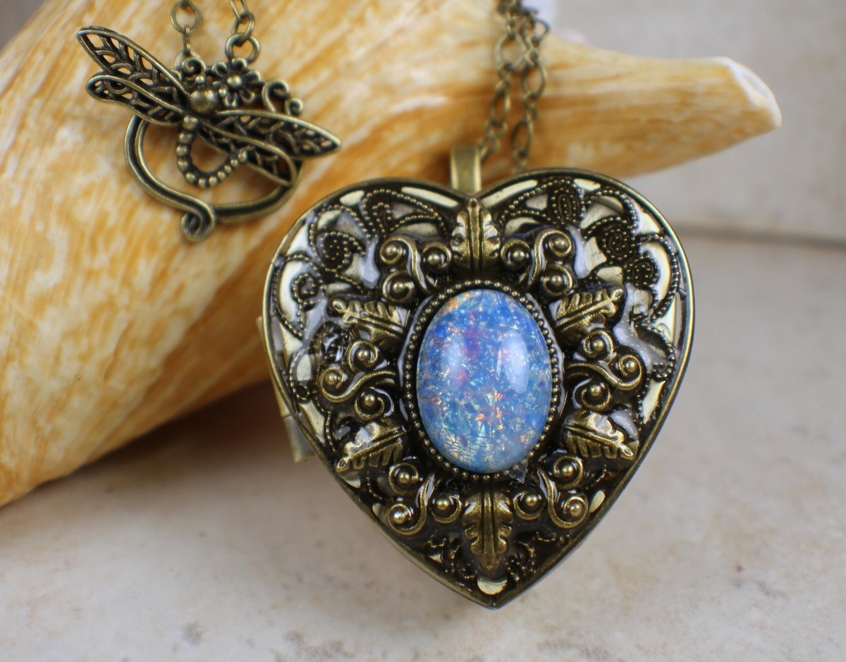 charsfavorite's tweet photo. White Harlequin Blue Opal Music Locket, Music box locket, Music box pendant, Heart shaped locket, Music Box necklace, Photo locket https://t.co/9bFvdU0CHj #Etsy #Charsfavoritethings #TinyMusicBox https://t.co/AsPURdp6E1