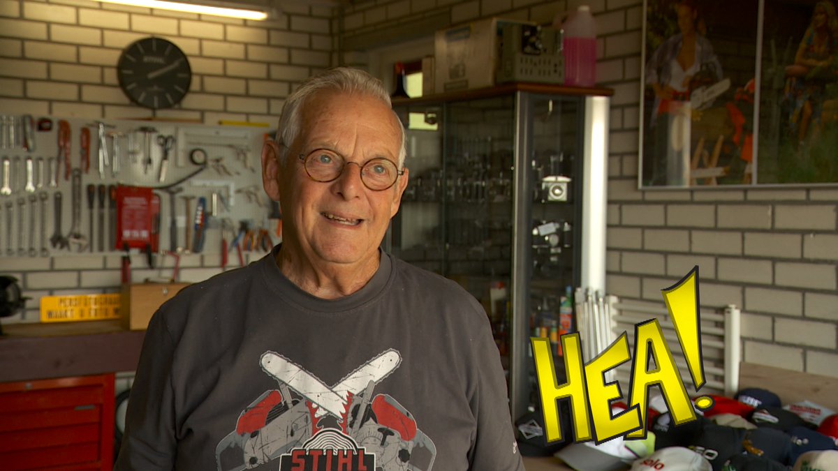 Hans Brander fan Nijetrine hat sa'n hûndert kettingseagen, mar hy neamt himsels gjin samler. Hy is bewarder, seit er en past op al it moais dat oan "knetterbilen" by him binnenkomt. #HEA! #omropfryslan sjoch hjir de útstjoering: omropfryslan.nl/fy/tv/ofleveri…
