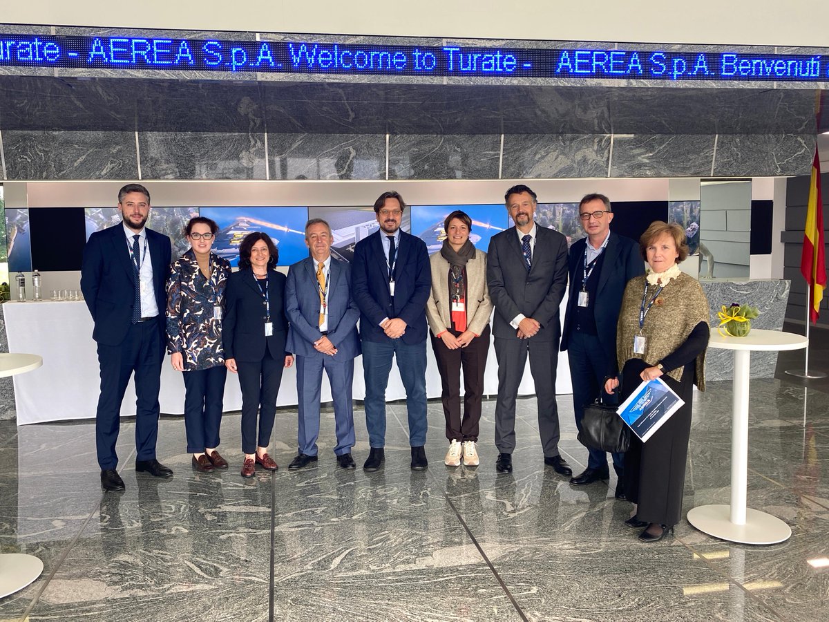 Aero_Lombardy's tweet photo. L'Assessore allo Sviluppo Economico di @RegLombardia, Guido Guidesi, ha visitato alcune imprese del Cluster per toccare con mano il know-how della filiera aeronautica lombarda. Al centro degli incontri: Aerea, Italiana Ponti Radio, MERLETTI AEROSPACE e Secondo Mona. #9CTL https://t.co/HKcdd2v4pw