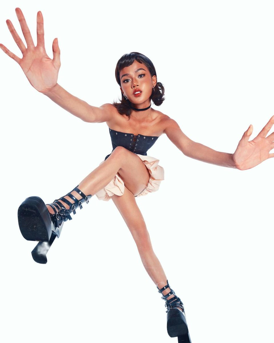 SLAYING AS ALWAYS 😍❤️

Aktres na si Maris Racal, nag-post sa Instagram ng ilan niyang gorgeous-looking photos mula sa isang photoshoot.

“apaccan mo ko te,” wika nito sa kanyang post. 

(Instagram/mariesteller)