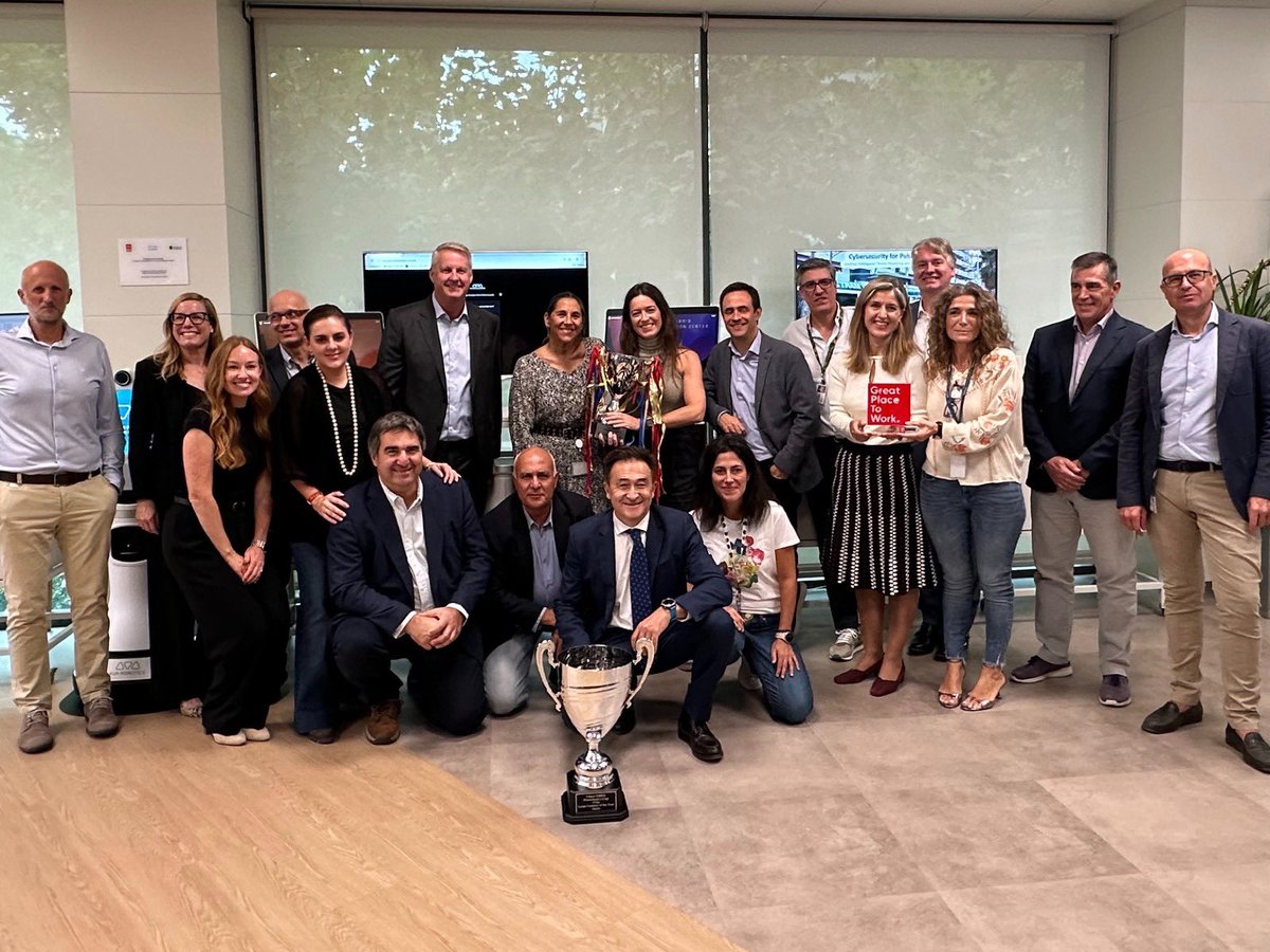 Cisco España (@cisco_spain) on Twitter photo Encantados de recibir a <a href="/markpatt/">Mark Patterson</a>, Cisco EVP Chief Strategy Officer, en nuestras nuevas oficinas de Madrid, quien visitó nuestro Innovation Center y conoció nuestros proyectos.
Además, celebramos juntos que España ha sido galardonada como "Country of the Year 2024" 🏆🎉 Encantados de recibir a <a href="/markpatt/">Mark Patterson</a>, Cisco EVP Chief Strategy Officer, en nuestras nuevas oficinas de Madrid, quien visitó nuestro Innovation Center y conoció nuestros proyectos.
Además, celebramos juntos que España ha sido galardonada como "Country of the Year 2024" 🏆🎉