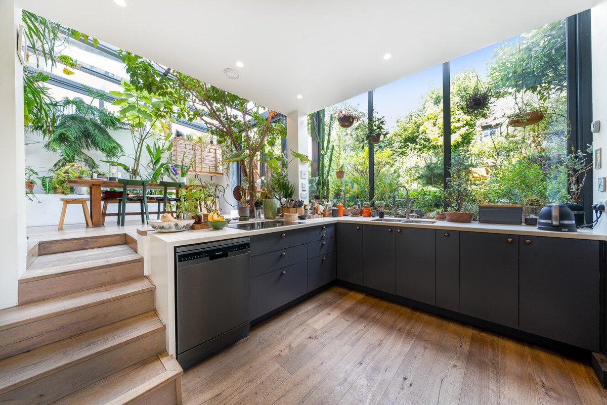 An exceptional garden flat! Scroll through to see the most amazing collection of house plants😍

📍Streatham, SW16
🏡Three bedrooms
🌳Private landscaped garden
💷£750,000

See the full listing: bit.ly/3zyCGEk

#kfhproperty #london #streatham #SW16 #exceptional
