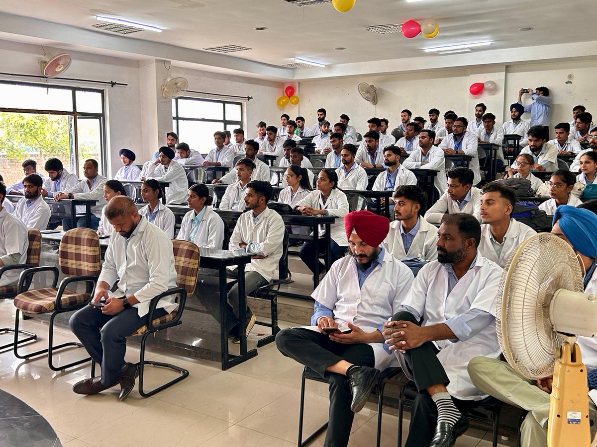Swiftcolleges's tweet photo. Swift School of Pharmacy proudly commemorated World Pharmacist Day on 25-Sep-2024, emphasizing the vital role pharmacists play in healthcare.
#WorldPharmacistDay #pharmacistday #pharmacist #pharmacy #pharmacylife #healthcareprofessionals #SwiftGroupofColleges #Rajpura #punjab https://t.co/tn7U9RfWkk