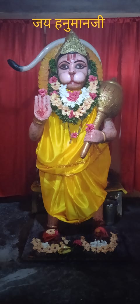 Gangs's tweet photo. हाटा बाज़ार बांसगांव यूपी में सालों पुरानी श्री हनुमान मंदिर जीर्णोद्वार में अधिकारी रोड़ा बने हुए है। भू माफिया के चक्कर में मंदिर का रजिस्ट्रेशन रोका गया है।योगी जी से मदद की गुहार है।
@myogiadityanath
@SdmBansgaon
@drdineshbjp 
@CMOfficeUP
@PMOIndia 
@narendramodi 
@News18UP https://t.co/zjsWxnaDXv