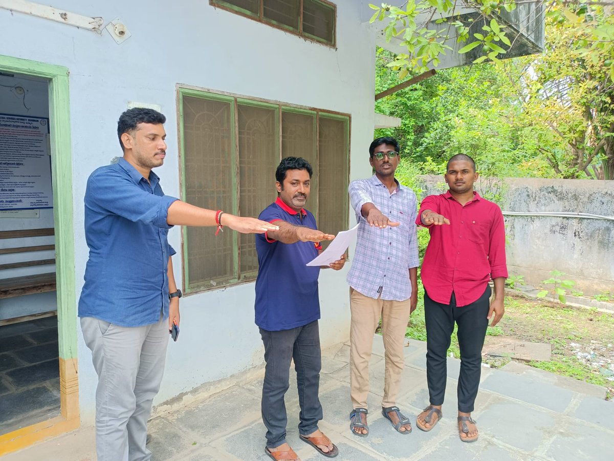 KhammamPost's tweet photo. #SwachhtaHiSeva2024  Swachhata pledge taken at Nelakondapalli post office under Khammam Division https://t.co/ED2aLTBNbn
