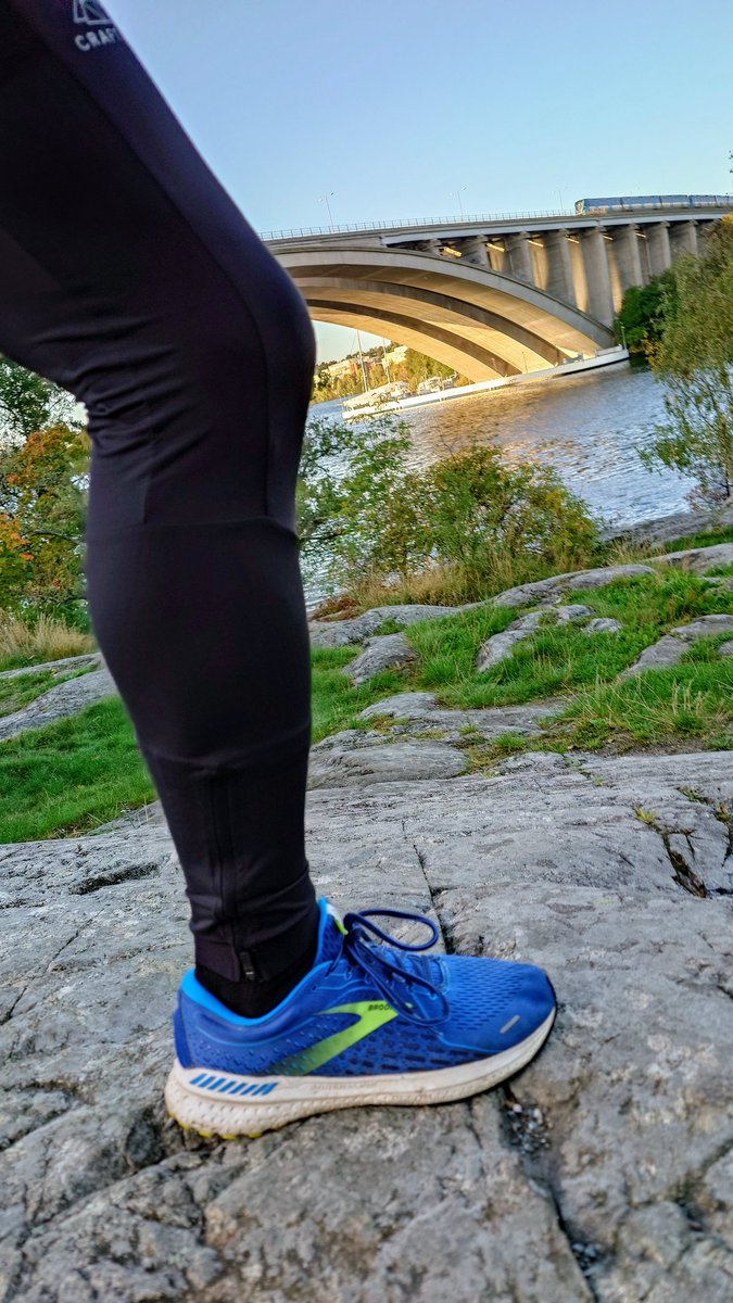 En mysig löpartur imorse och ljuvligt att se Stockholm vakna upp till en fantastisk morgon och dag. 🌄☀️🏃🏼‍♂️ #löparvad