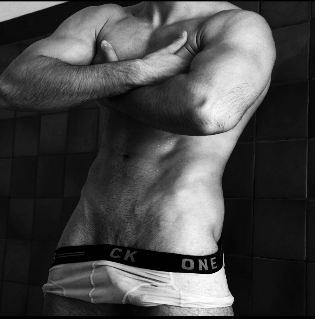 MYND_Berlin's tweet photo. @R1_rian2 What a hot man!
Sexy! https://t.co/sTNX1Vnctw