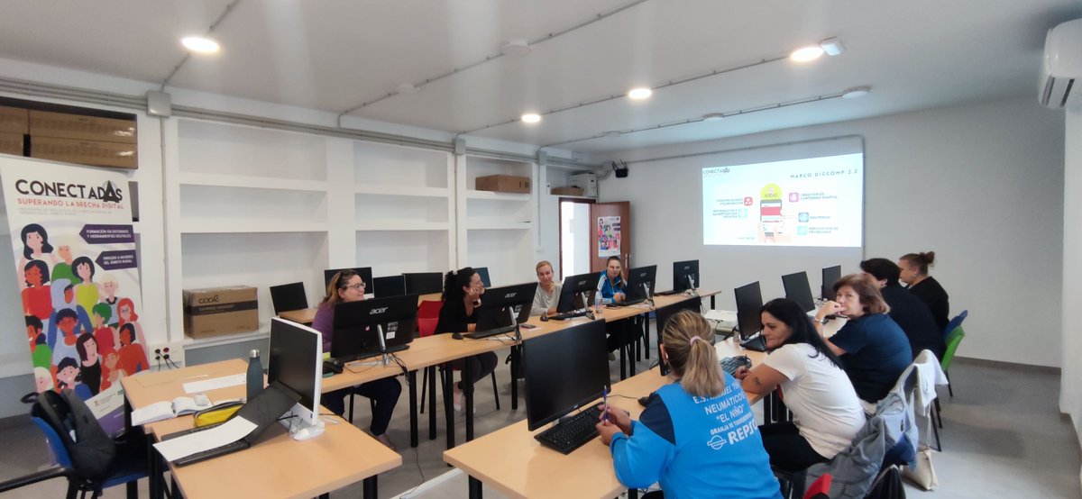 ConectadasExt's tweet image. 👩‍💻 Ayer inició una nueva formación de #ConectadAs en Granja de Torrehermosa. Mujeres adquiendo nuevas competencias digitales. 💪🌟