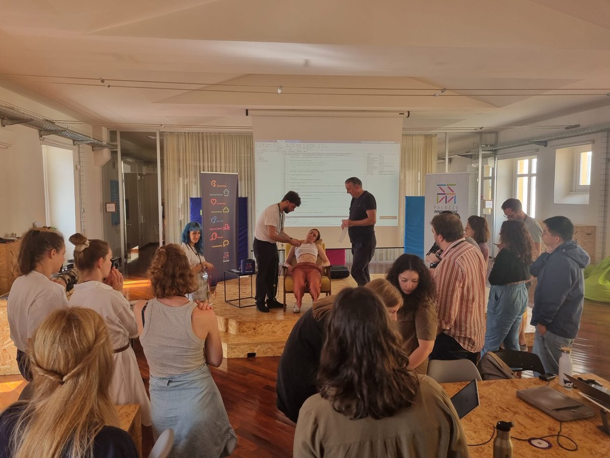 Leah Banellis (@leahbanellis) on Twitter photo Team Stomach-Brain today with <a href="/BrainAndStomach/">Ignacio Rebollo</a> at #WAVES24 . Loving the super interactive & friendly crowd ☺️ Team Stomach-Brain today with <a href="/BrainAndStomach/">Ignacio Rebollo</a> at #WAVES24 . Loving the super interactive & friendly crowd ☺️