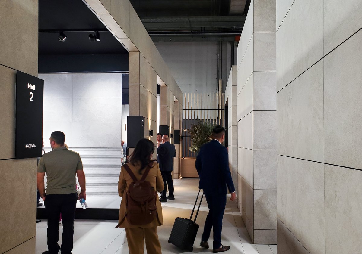 inscaOficial's tweet image. 🥳​ ¡Enhorabuena a @ArgentaCeramica por el premio a mejor stand en #Cersaie2024!

🥰 Nos encanta haber sido parte de este proyecto, encargándonos de la fabricación y el montaje de las soluciones expositivas a medida.

#TileDisplay #Booth #DisplaySolutions