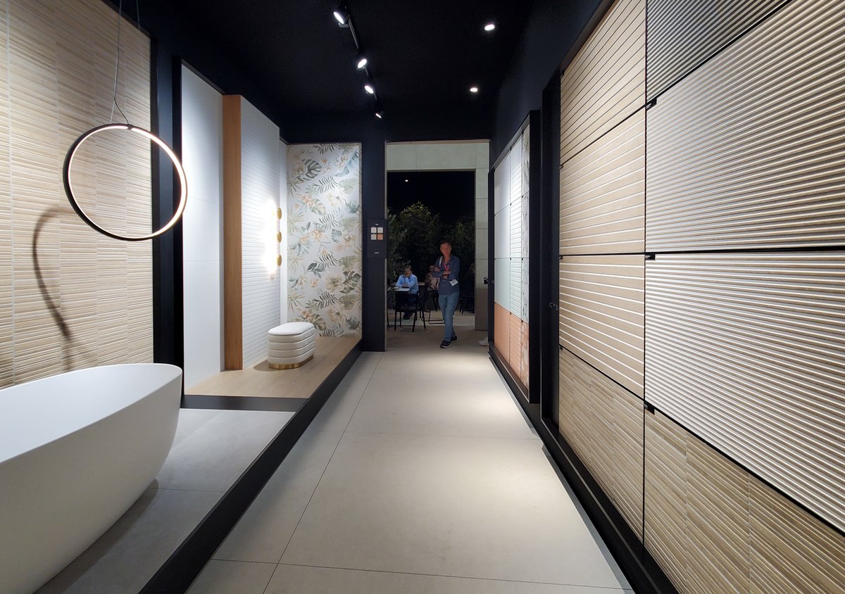 inscaOficial's tweet image. 🥳​ ¡Enhorabuena a @ArgentaCeramica por el premio a mejor stand en #Cersaie2024!

🥰 Nos encanta haber sido parte de este proyecto, encargándonos de la fabricación y el montaje de las soluciones expositivas a medida.

#TileDisplay #Booth #DisplaySolutions