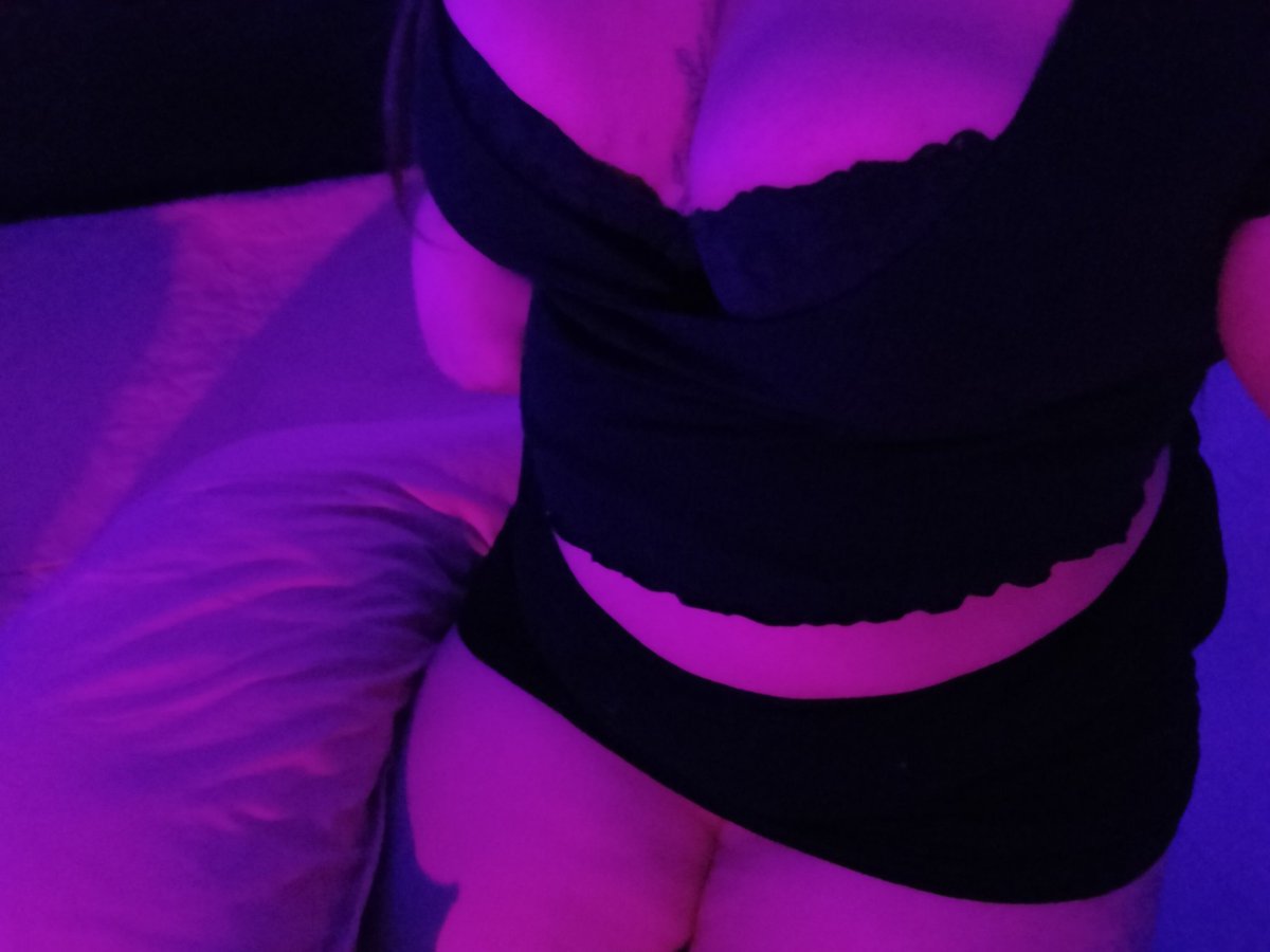 nsfw_3li's tweet photo. Hi I'm eli 🌟 🫶🏻
•18 years old (2006)•
•she/her•
•5'4•
•switch,, leaning sub•

•DMs are always open, all flirting is platonic and no sexting tolerated•

<just an account for me to express my kinks (⁠^⁠_⁠^)> https://t.co/79Jixz0Fxy