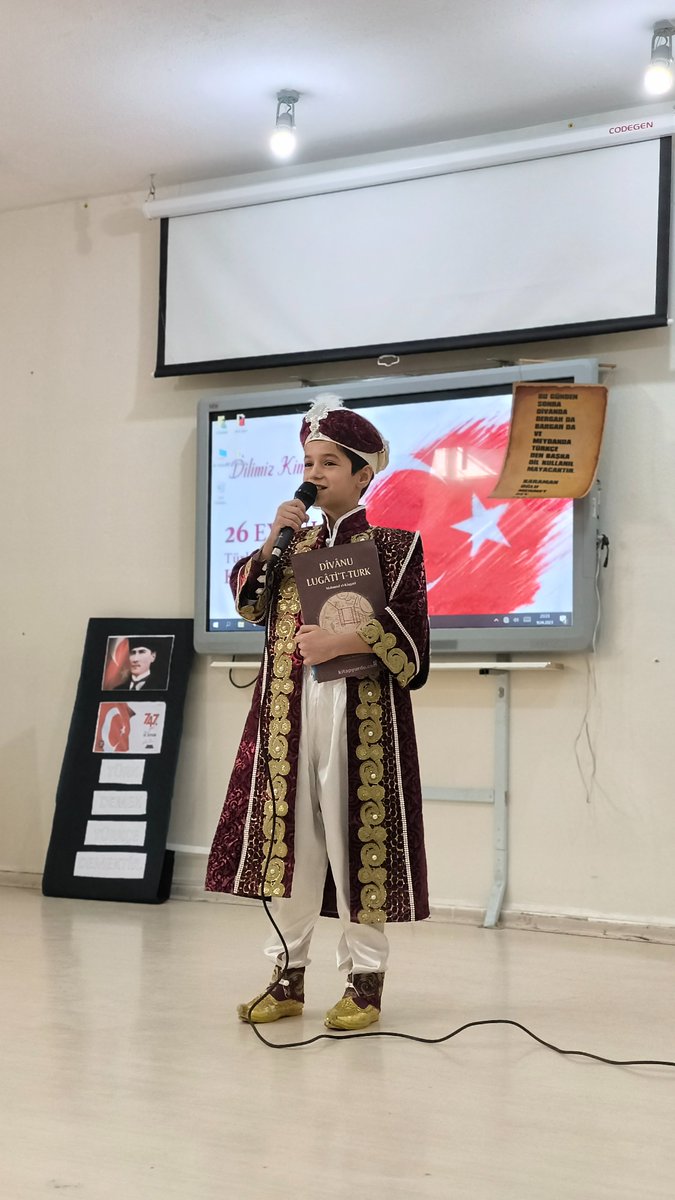 Cihangirilkokul's tweet photo. Türk Dil Bayramı töreni şube müdürümüzün katılımıyla gerçekleşti.

@Avcilarilcemem
@ista https://t.co/AhoFmFTS5T