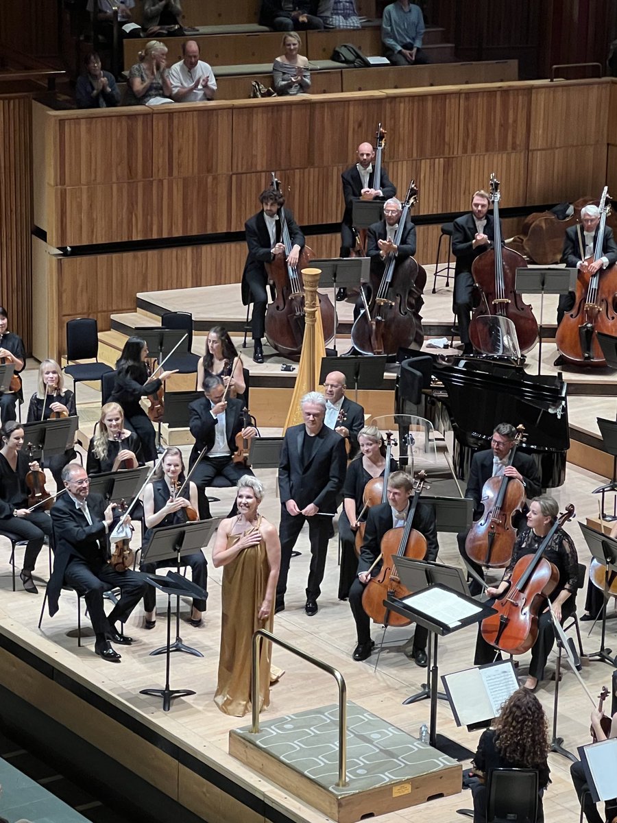 Victoria Robey tweet media