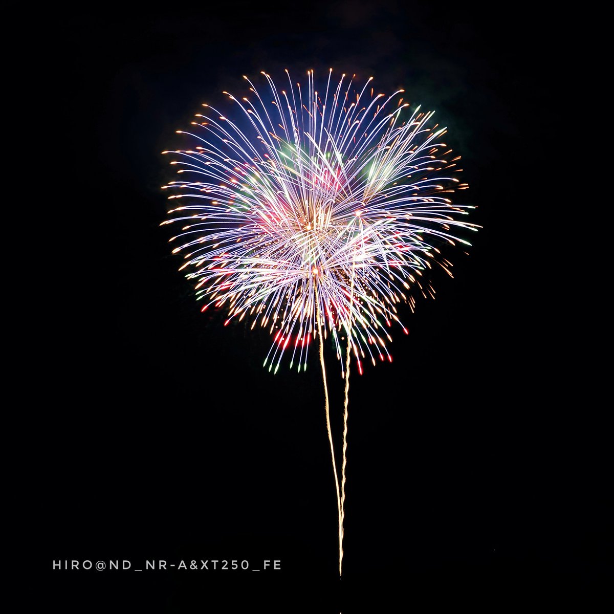 HIRO_JO3WGV's tweet photo. 2024.08.15.Sun.🎆
ぶらり🚗💨🎶📸
~吉野川花火大会~
#花火撮影 🎇📷✨
#fireworkphotography
#fireworksphotography
#firework #fireworks #花火
#livecomposite
#livecompositephoto
#ライブコンポジット撮影
#om写真投稿 #om花火写真
https://t.co/PBwRhK1GmU https://t.co/Eaq2AgwPPl