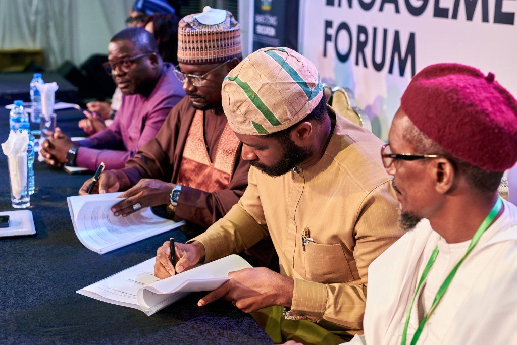 The Rural Electrification Agency of Nigeria reaffirms its committment to provide educational facilities across the country with #cleanenergy 🇳🇬 💚 

Read more 👉 buff.ly/3ZJKazf 

Source: <a href="/SolarQuarter/">SolarQuarter</a> 

<a href="/TheREANigeria/">REANigeria</a>