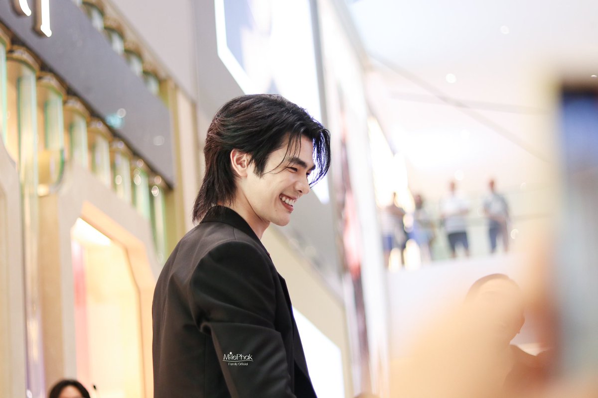 พี่มายสดใสมาก ๆ วันนี้ได้เจอ GreenyRose.  ทุกคนเลยยย 💚

MILE’S ETERNAL BVLGARI 

<a href="/milephakphum/">mile phakphum</a>
#MilePhakphum
#BVLGARIBangkokxMile