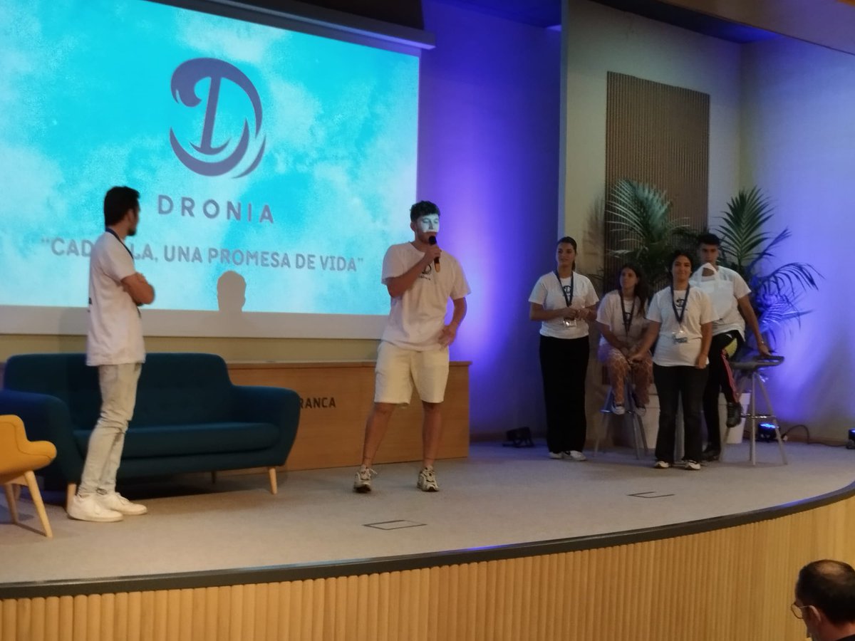 IncubazulCadiz's tweet photo. ¡Comienzan las presentaciones! Los equipos del III Hackaton Incubazul exponen sus proyectos ante el jurado. ¿Qué soluciones innovadoras nos sorprenderán hoy? 🚀 #HackatonIncubazul #ZonaFrancaCádiz #Pitch #Innovación https://t.co/xt19QDh4oc
