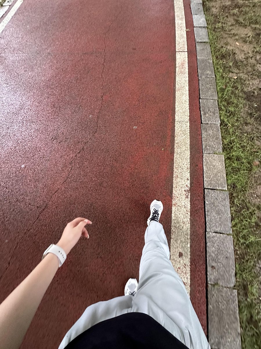 kiseffy's tweet image. I went for a walk in the sun this morning. It's my morning workout.🏃‍♀️🏃‍♀️🏃‍♀️