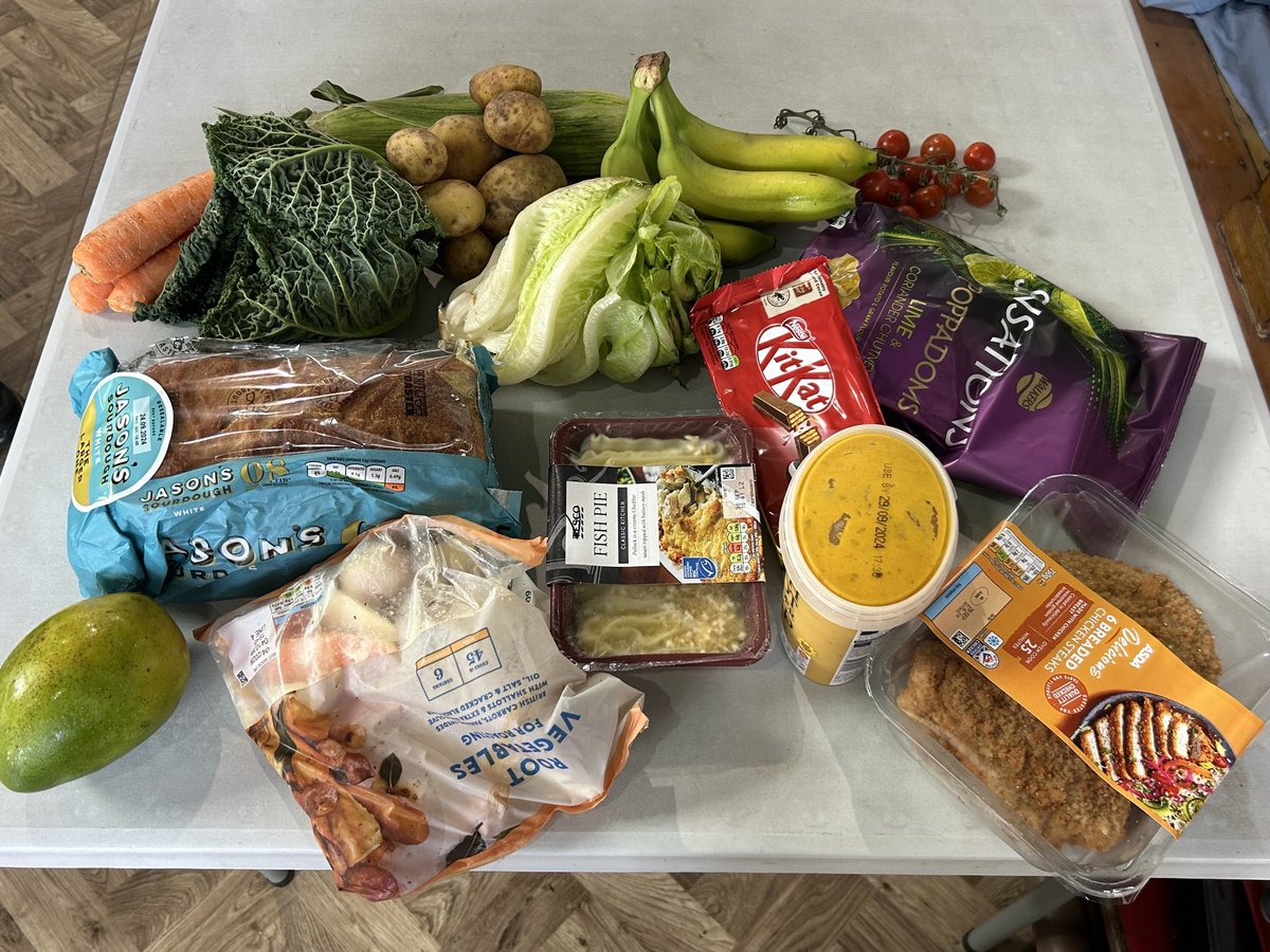 Today’s box of food - all this for £3.50
Carlton Community Centre Food Club 12-1.30 every Thursday ⁦<a href="/HopeNottingham/">Hope Nottingham</a>⁩