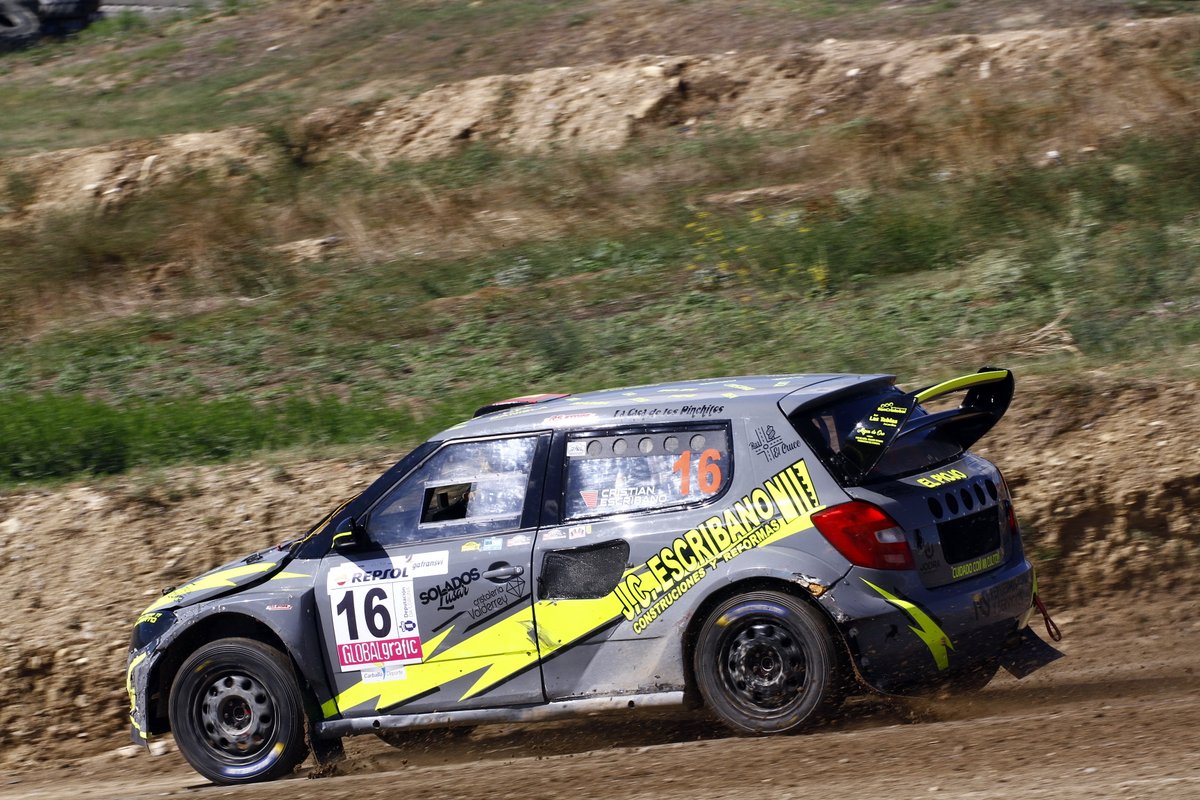CEAX_RFEdA's tweet photo. 🏆 #CEAXMiranda
✅ Después de dos años compitiendo con el Skoda Fabia S2000, Cristian Escribano lograba su primera victoria en #División1.
✅ Lo hacía, además, siendo el único piloto que ganaba todas las mangas en las que participaba, incluida la de calificación. https://t.co/SpkKIOG8l7