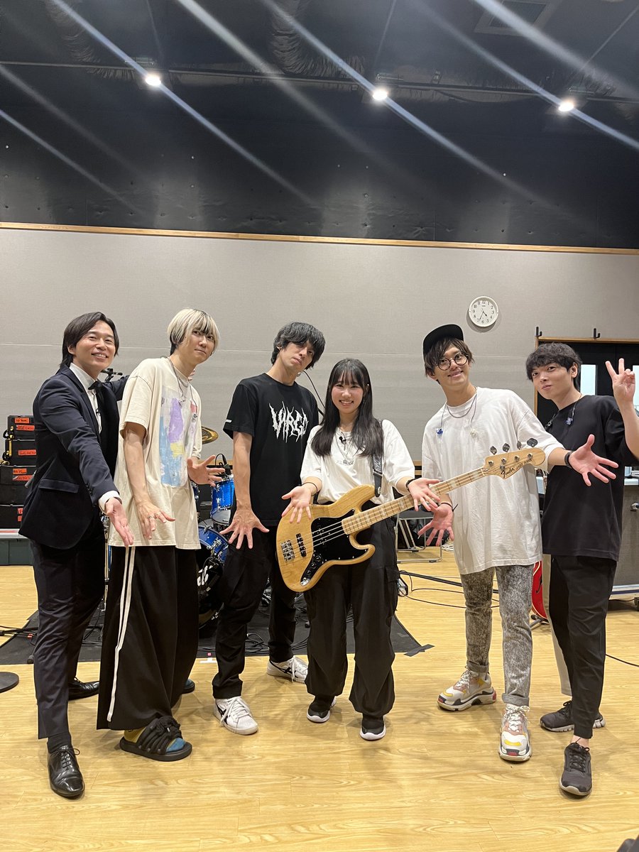 【薩摩川内音楽祭コカフェス コラボ企画】
／
📢BLUE ENCOUNT×高校生ベーシスト
＼
9.28 ブルエンと高校生ベーシストが夢のコラボ。背中を押してくれるあの名曲を披露します✊

応援よろしくお願いします！
あすの見っどナイトも要チェック！

#コカフェス   #BLUEENCOUNT #シングルコイルシンドローム