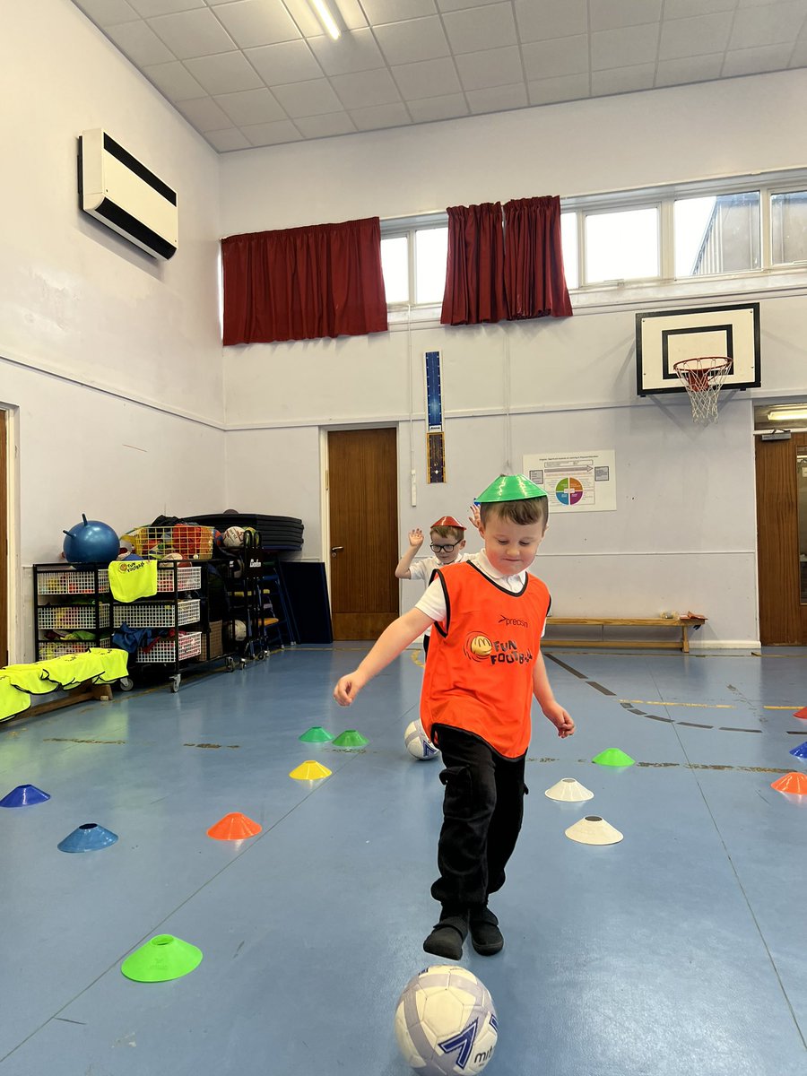 ka_leisure's tweet photo. Week 1 of our @FunFootballUK programme at @WestKilbridePS. Our little stars ✨ had great fun today with an introduction to dribbling ⚽️ @ScotFASouthWest https://t.co/E6WkGFsrpE