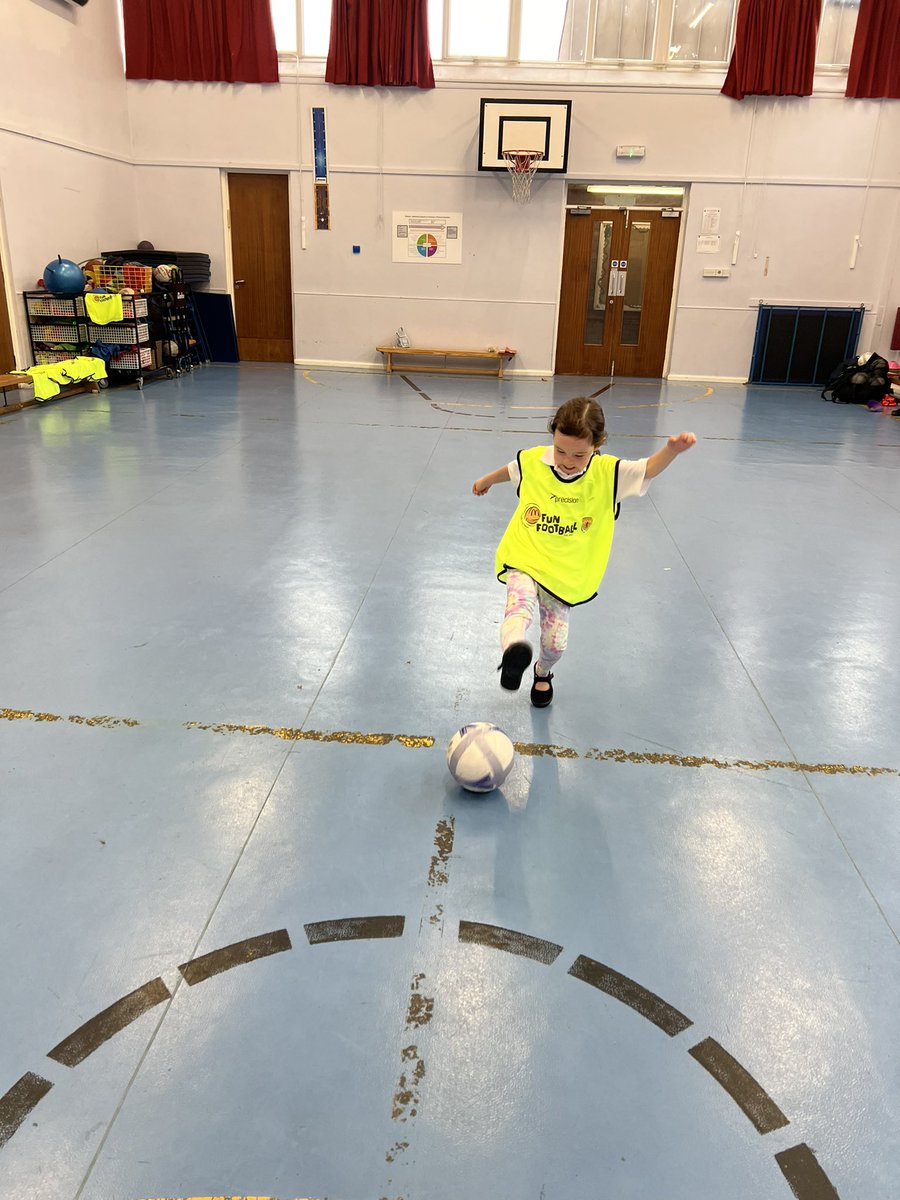 ka_leisure's tweet photo. Week 1 of our @FunFootballUK programme at @WestKilbridePS. Our little stars ✨ had great fun today with an introduction to dribbling ⚽️ @ScotFASouthWest https://t.co/E6WkGFsrpE