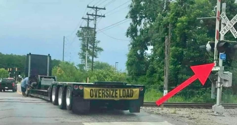 takeitish's tweet image. IF YOU'RE STUCK ON THE TRACKS..
On the railroad tracks get out immediately, call the number on the blue sign located on the post and read off the crossing ID number. This number goes directly to the train dispatcher. That is the FASTEST way to have the train stopped