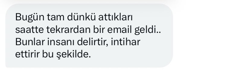 ZetLorento's tweet photo. Bir kadın arkadaşımız 4 yıl önce Twitter’da bir akıma katılıyor. Akım hem gençlik hem mevcut yaşının fotoğrafını paylaşmayla alakalı. 

Paylaştığı fotoğrafı ne Instagram’da ne Facebook’ta ne de başka hiçbir yerde paylaşmıyor.

Fotoğraf tam 4 yıl aradan sonra kişisel bilgileri, iş yeri bilgileri hatta iş yeri arkadaşlarının bilgileriyle birden ortaya çıkıyor. 

Fakat fotoğraf paylaştığı şekilde değil. 

Deepfake ile ortaya çıkartılan görseller kadın arkadaşımızın p0rnografik görsellerinden oluşuyor. Bir Bitcoin cüzdanı içeren bu mail, para talebinde bulunuyor. Eğer bu para ödenmezse önce iş arkadaşlarına, yakın çevresine ve daha sonra internette birçok siteye atılacağından bahsediliyor. 

Ara ara geri sayım hatırlatması yapıyorlar. Eğer ödemeyi yapmazsa neler olacağından bahsediyorlar. İşte aşağıdaki mesaj, o kadın arkadaşımıza ait. 

Yaşadığı panik, öfke ve siniri anlatmak mümkün değil. Ödeme yapsa bir dert, yapmasa başka bir dert. Kadınlara intih*rı düşündüren bu olay, gelecekte çok daha büyük sorunlara yol açacak.

Deepfake tehlikesi büyüyor ve bu sorunla mücadele için acilen önlemler alınmalı ve suçlular ciddi yaptırımlarla karşılaşmalıdır!