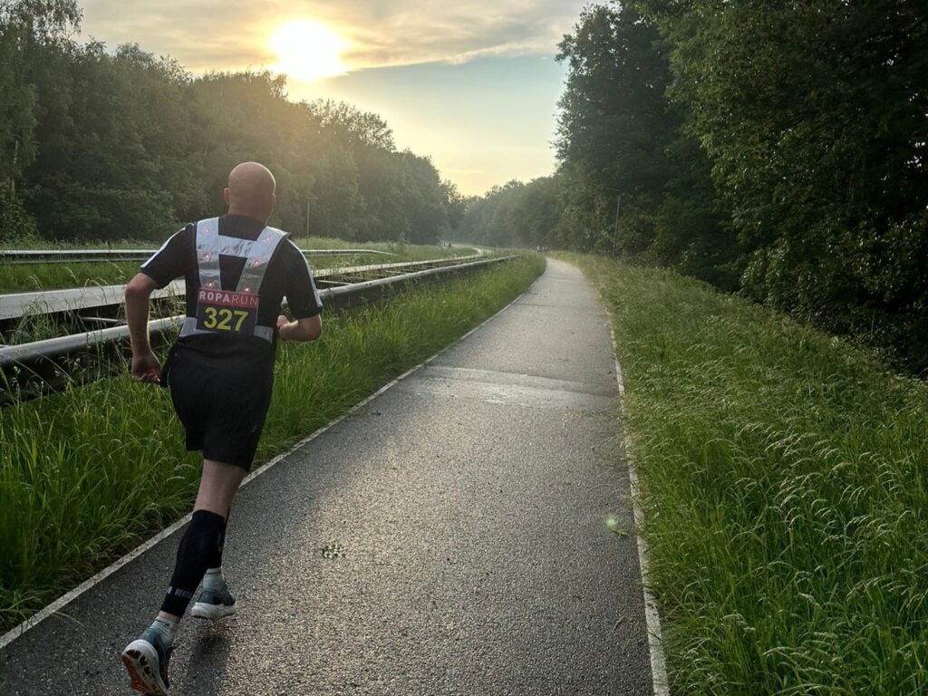 𝗠𝗔𝗔𝗥𝗧𝗘𝗡 𝗗𝗢𝗘𝗧 𝗪𝗘𝗘𝗥 𝗠𝗘𝗘!
Maarten, teamcaptain van Team 327. “Het is een fysieke en emotionele uitdaging, maar de steun onderweg en het besef waar je het voor doet, maken het de moeite waard” zegt hij. 🤩

Verder lezen? bit.ly/4eDqhxJ