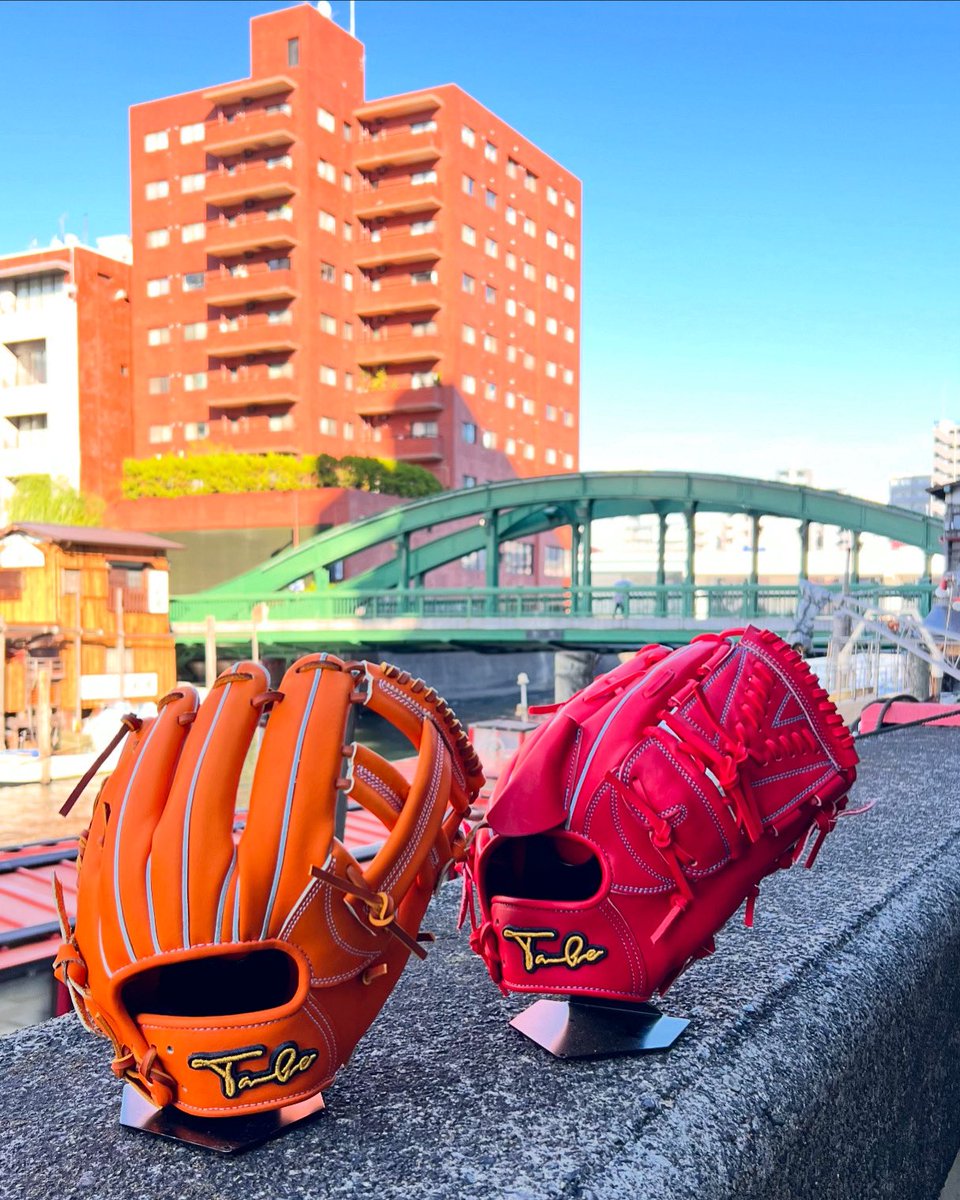 realform_japan's tweet photo. #REALFORM
#Take
投手用 TN-16
内野手用 TY-6
¥60,500-税込
皮革・芯材共に通常とは一味違う材を使用しております。
この仕様の製品も残りわずかとなります。
お取引店様にてお手に取っていただければ幸いです。 https://t.co/ci2mHASbK1