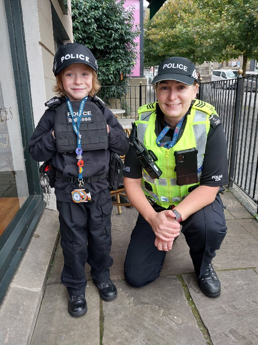 PSOSStirling's tweet photo. Your Community Policing Officers were delighted to have @PatrolSgt as part of the team during Stirling Pride.  Thank you to Sgt Jackson for his enthusiasm and assistance whilst patrolling. https://t.co/sHDdbw26QN
